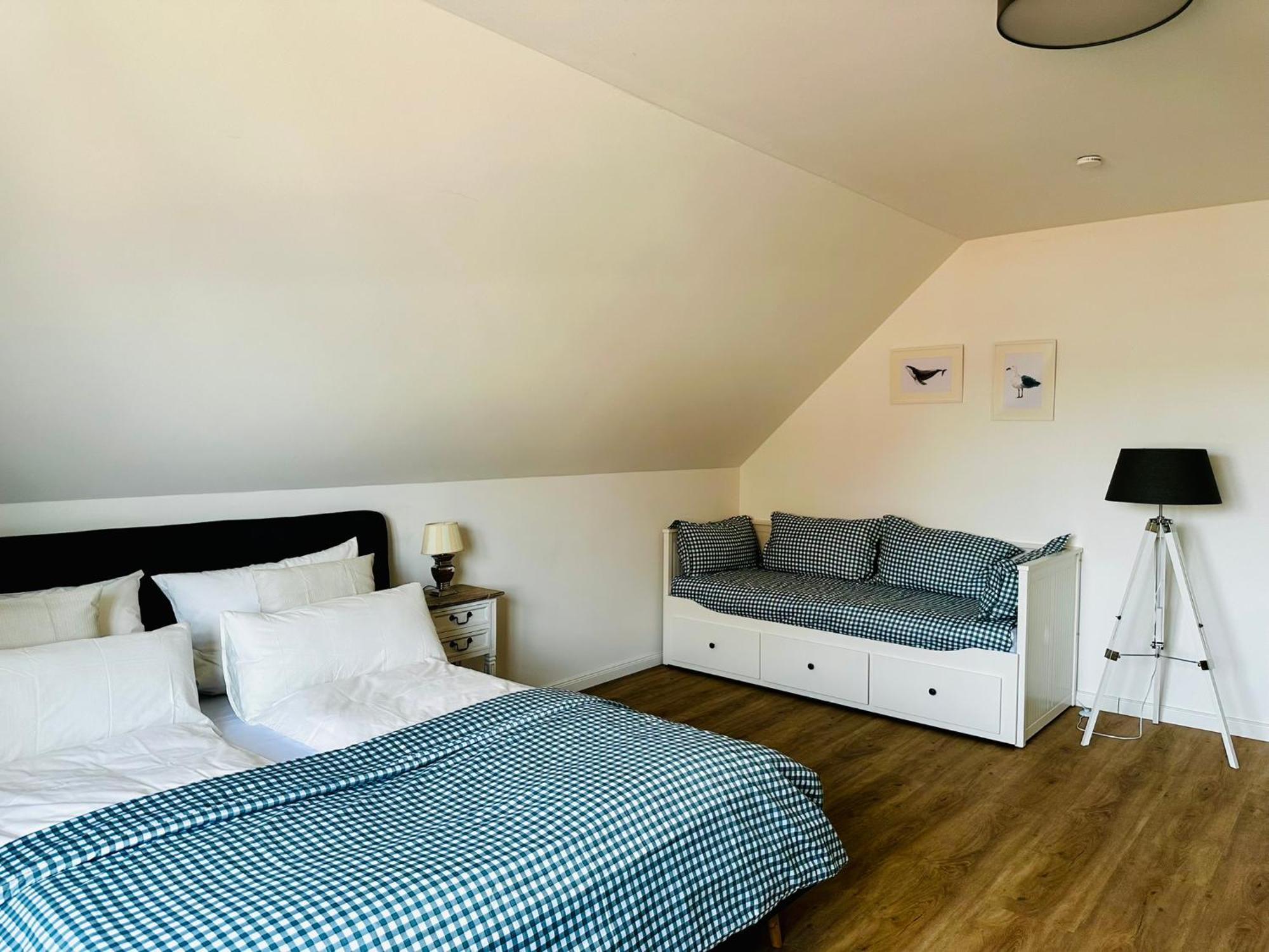 Grosse Deluxe Ferienwohnung Mit Balkon, 2 Sz Und Nur 300M Zum Strand Kellenhusen Exterior photo